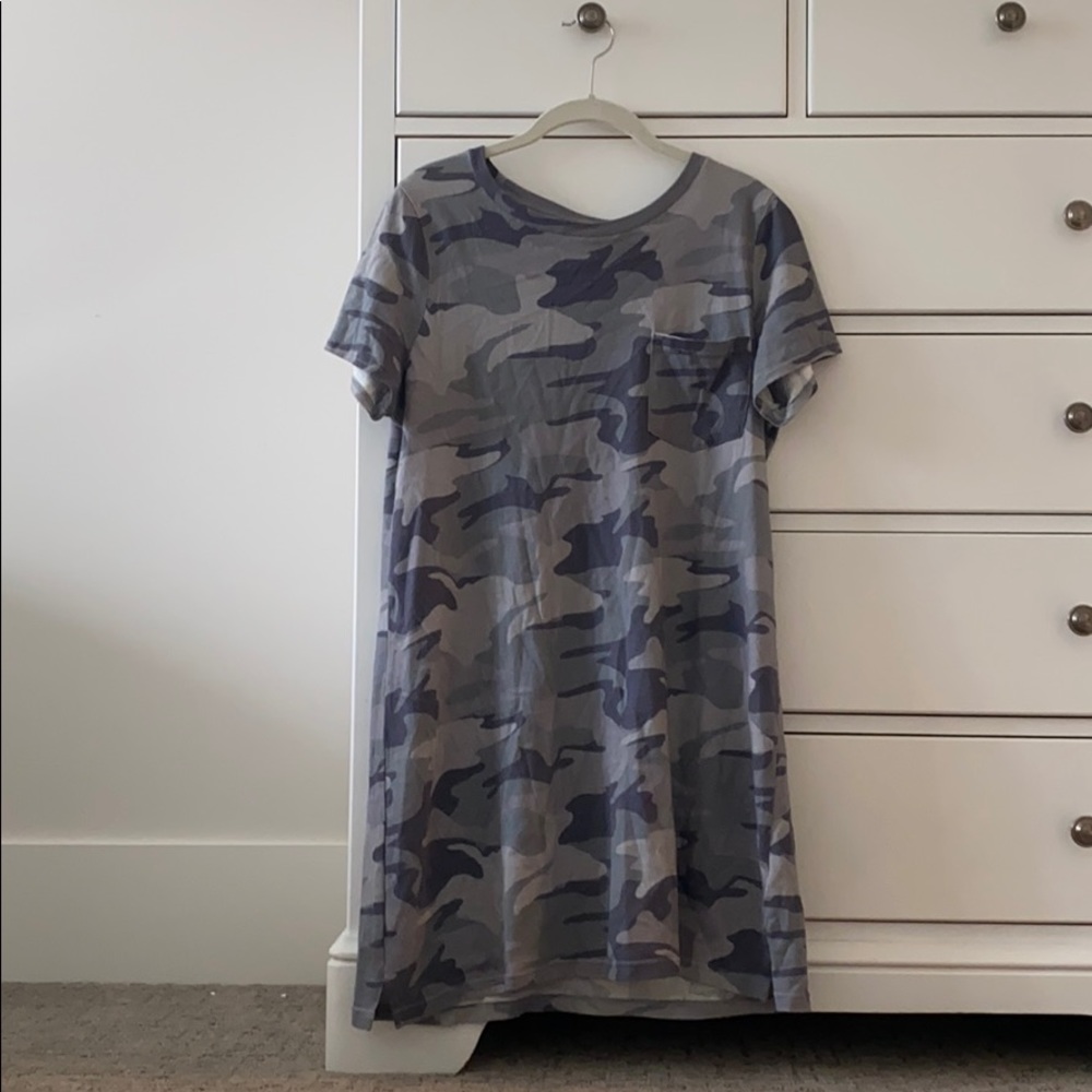 Abercrombie short sleeved camo shift dress